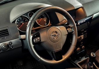 Подержанный автомобиль Opel Astra Wagon 2007 года (12 фото)