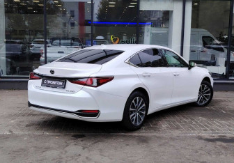 Подержанный автомобиль Lexus ES 2021 года (8 фото)