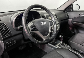 Подержанный автомобиль Hyundai i30 Hatchback 2010 года (13 фото)