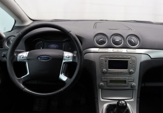 Подержанный автомобиль Ford S-MAX 2006 года (15 фото)