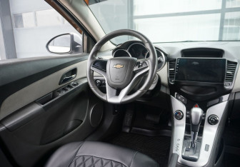 Подержанный автомобиль Chevrolet Cruze Sedan 2010 года (12 фото)