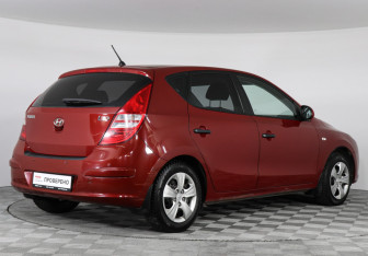 Подержанный автомобиль Hyundai i30 Hatchback 2010 года (3 фото)