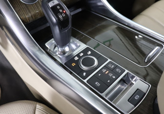 Подержанный автомобиль Land Rover Range Rover Sport 2017 года (20 фото)