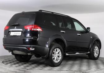 Подержанный автомобиль Mitsubishi Pajero Sport 2014 года (3 фото)