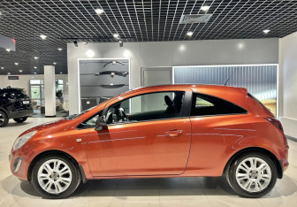 Подержанный автомобиль Opel Corsa 2012 года (7 фото)