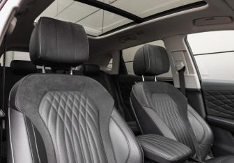 Подержанный автомобиль Hongqi HS5 2024 года (12 фото)
