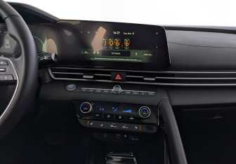 Подержанный автомобиль Hyundai Elantra Sedan 2023 года (15 фото)