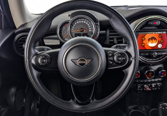 Подержанный автомобиль MINI Hatch 2019 года (21 фото)