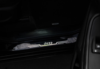 Подержанный автомобиль Jeep Grand Cherokee 2021 года (17 фото)