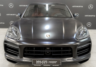 Подержанный автомобиль Porsche Cayenne 2020 года (2 фото)