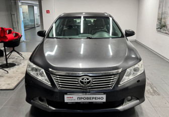 Подержанный автомобиль Toyota Camry Sedan 2011 года (2 фото)