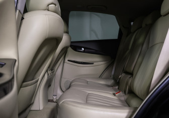 Подержанный автомобиль Infiniti EX 2012 года (12 фото)