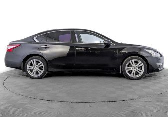 Подержанный автомобиль Nissan Teana 2014 года (4 фото)