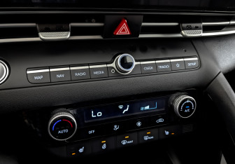 Подержанный автомобиль Hyundai Elantra Sedan 2023 года (29 фото)