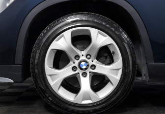 Подержанный автомобиль BMW X1 2014 года (20 фото)
