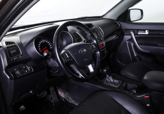 Подержанный автомобиль Kia Sorento 2016 года (15 фото)