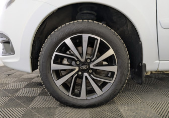 Подержанный автомобиль LADA (ВАЗ) Granta Liftback 2025 года (13 фото)