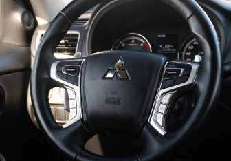 Подержанный автомобиль Mitsubishi L200 2023 года (16 фото)