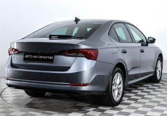 Подержанный автомобиль Skoda Octavia Liftback 2022 года (3 фото)