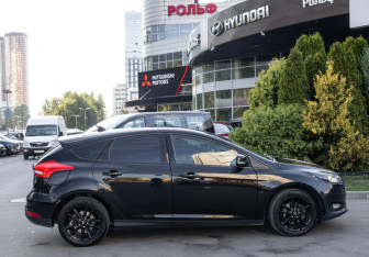 Подержанный автомобиль Ford Focus Hatchback 2019 года (3 фото)