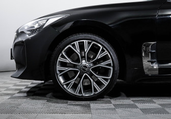 Подержанный автомобиль Kia Stinger 2018 года (15 фото)