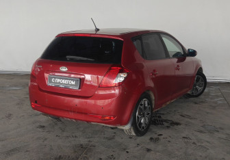 Подержанный автомобиль Kia Ceed Hatchback 2011 года (6 фото)
