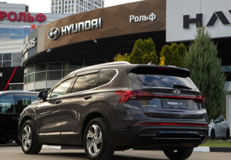 Подержанный автомобиль Hyundai Santa Fe 2021 года (5 фото)