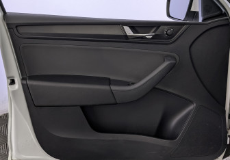 Подержанный автомобиль Skoda Rapid Liftback 2021 года (19 фото)