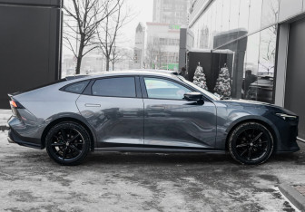 Подержанный автомобиль Changan UNI-V 2023 года (4 фото)