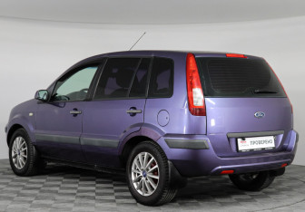 Подержанный автомобиль Ford Fusion 2007 года (6 фото)