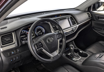 Подержанный автомобиль Toyota Highlander 2014 года (15 фото)