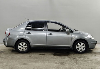 Подержанный автомобиль Nissan Tiida Sedan 2010 года (4 фото)