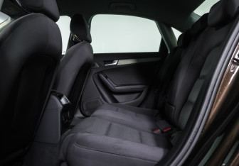 Подержанный автомобиль Audi A4 Sedan 2014 года (11 фото)