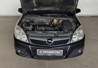 Подержанный автомобиль Opel Vectra Sedan 2006 года (16 фото)