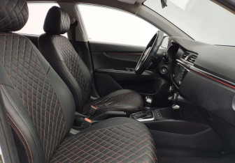 Подержанный автомобиль Kia Rio Hatchback 2019 года (10 фото)