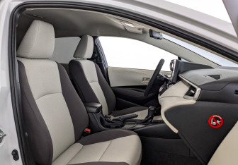 Подержанный автомобиль Toyota Corolla Sedan 2022 года (24 фото)