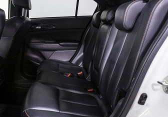 Подержанный автомобиль Mitsubishi Eclipse Cross 2018 года (10 фото)