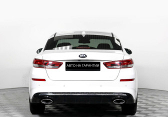 Подержанный автомобиль Kia Optima Sedan 2018 года (6 фото)