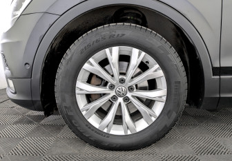 Подержанный автомобиль Volkswagen Tiguan 2017 года (18 фото)