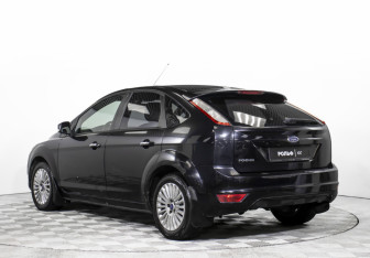Подержанный автомобиль Ford Focus Hatchback 2011 года (5 фото)