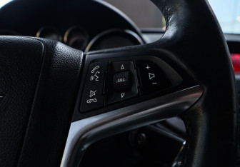 Подержанный автомобиль Opel Astra Sedan 2013 года (16 фото)