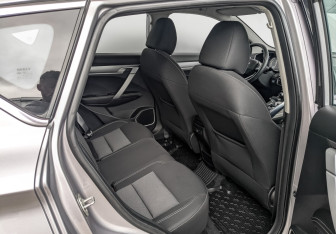 Подержанный автомобиль Geely Coolray 2023 года (12 фото)