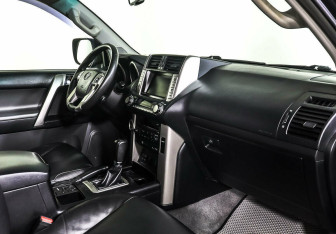 Подержанный автомобиль Toyota Land Cruiser Prado 2013 года (7 фото)