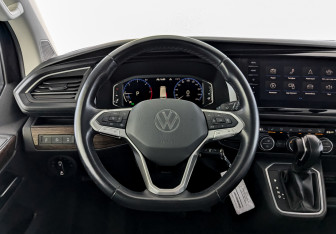 Подержанный автомобиль Volkswagen Multivan 2020 года (21 фото)