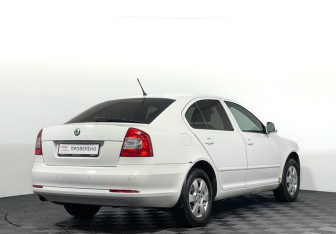 Подержанный автомобиль Skoda Octavia Liftback 2011 года (5 фото)