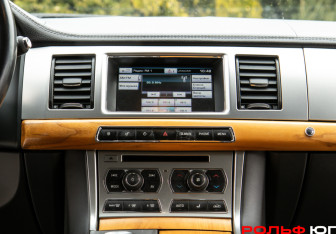 Подержанный автомобиль Jaguar XF Sedan 2014 года (13 фото)