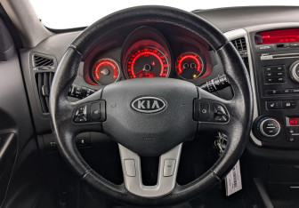 Подержанный автомобиль Kia Ceed Hatchback 2011 года (21 фото)