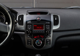 Подержанный автомобиль Kia Cerato Coupe 2011 года (10 фото)