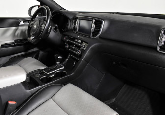 Подержанный автомобиль Kia Sportage 2016 года (10 фото)