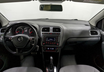 Подержанный автомобиль Volkswagen Polo Sedan 2016 года (22 фото)